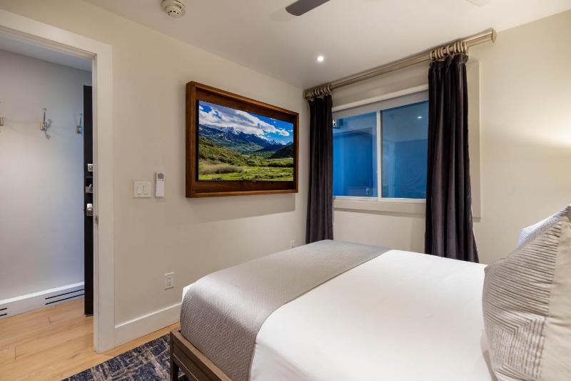 Luxurious 2 BR 2 BA - Aspen Core - image 22