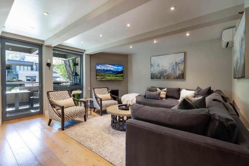 Luxurious 2 BR 2 BA - Aspen Core - image 20