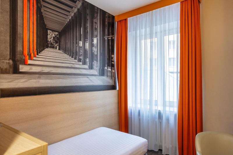 Standard Single Room image 3