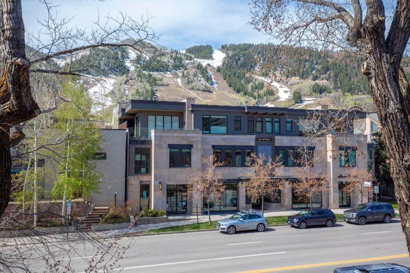 Luxurious 2 BR 2 BA - Aspen Core - image 32