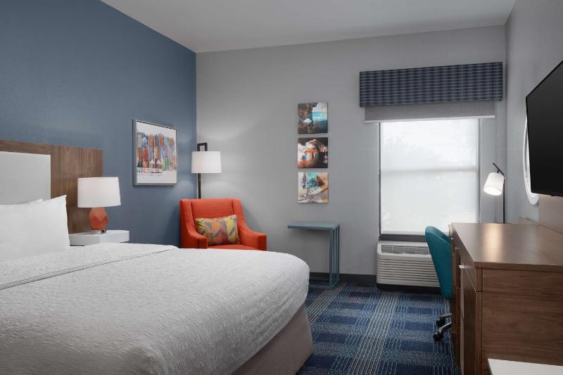 King Room with King Bed - Non-Smoking image 4