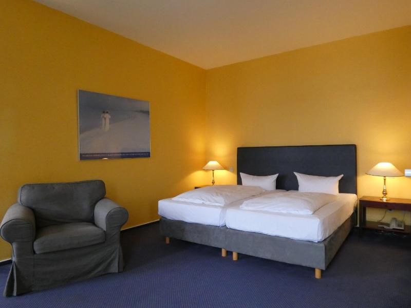 Double Room with Sea View or Partial Sea View image 1