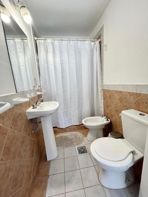 Amplia casa en la 5ta sección ciudad con patio y parrilla - image 15
