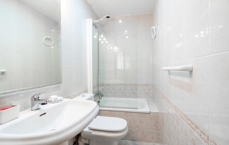 Amazing Apartment In Oropesa With Wifi - image 4