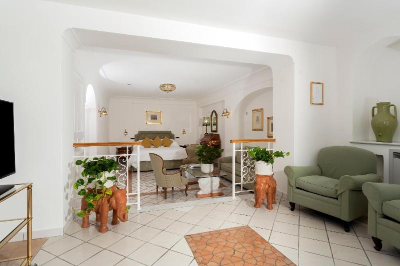 Junior Suite with Terrace and Sea View image 1