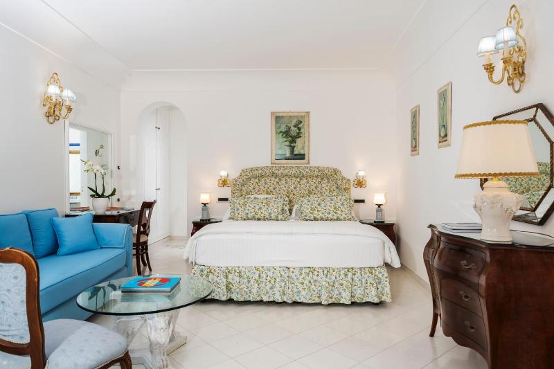 Classic Double or Twin Room image 3