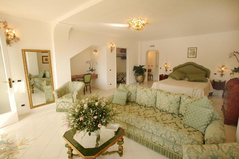 Junior Suite with Terrace image 4