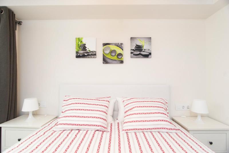 Apartments Barcelona Sagrada - image 4