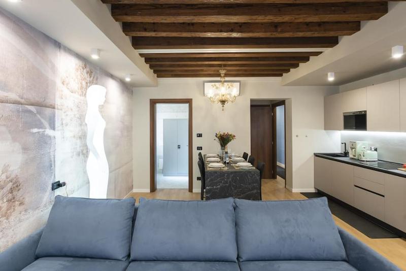 Rialto Prestige Apartment - image 6