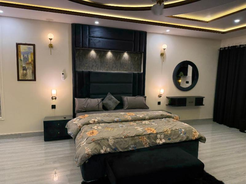 The Sapphire Suites - image 14