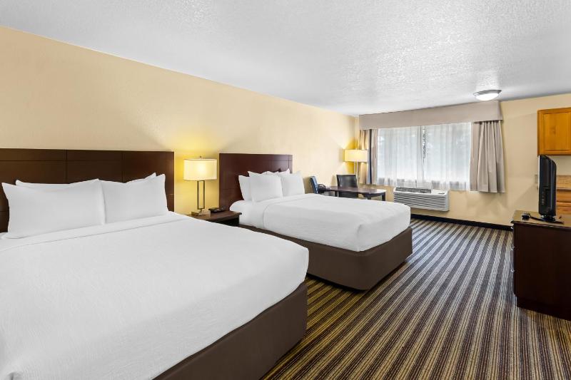 Efficiency Queen Room with Two Queen Beds - Non-Smoking image 4