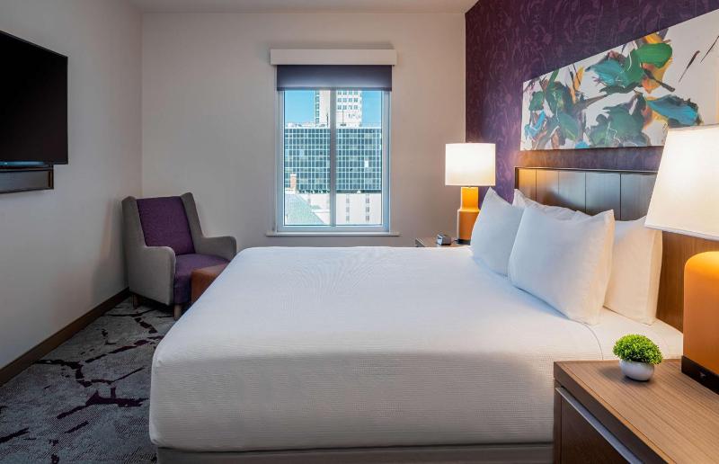 King Studio Suite with Kitchen, Tub and Sofa Bed - Disability Access image 2