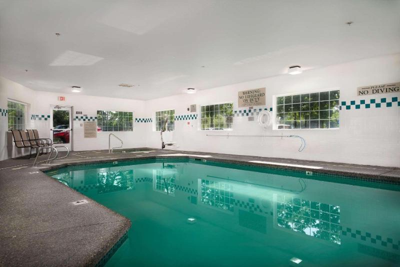 Country Inn & Suites by Radisson Portland International Airport OR - image 16