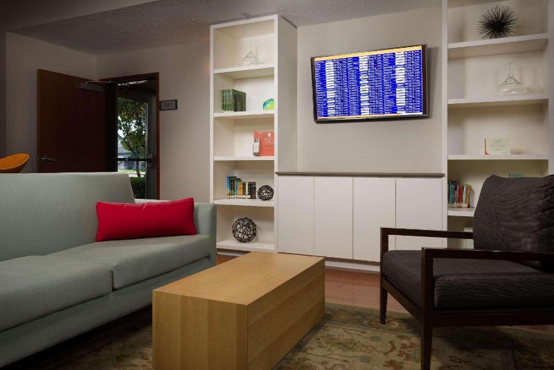 Country Inn & Suites by Radisson Portland International Airport OR - image 46