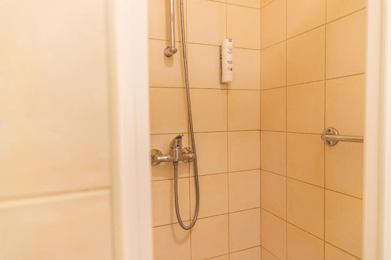 Standard Single Room image 2