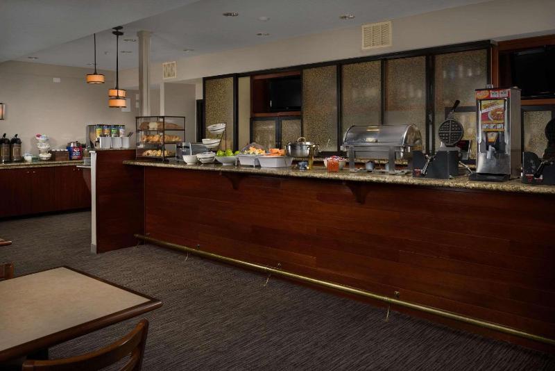 Country Inn & Suites by Radisson Portland International Airport OR - image 44