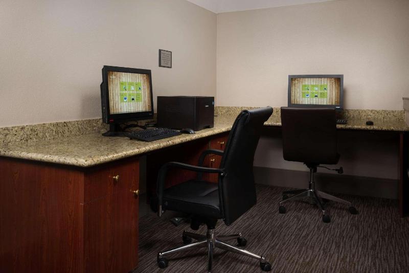 Country Inn & Suites by Radisson Portland International Airport OR - image 12
