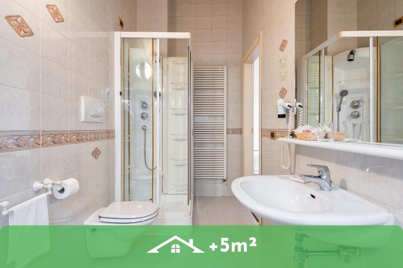 Double or Twin Room image 4