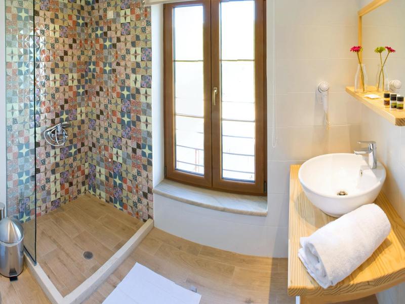 Double Room with Mountain View image 4