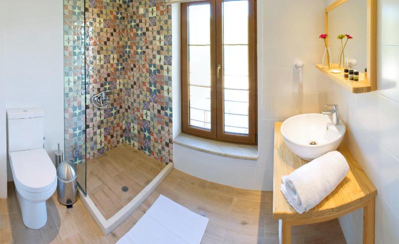 Double Room with Mountain View image 3