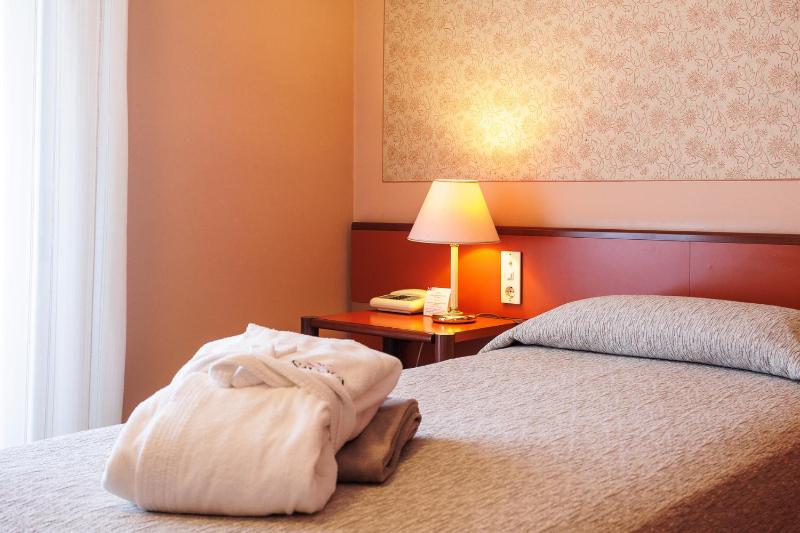 Single Room image 4