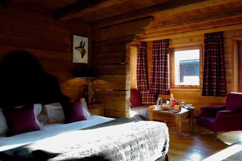 Bedroom with Lounge Area image 1