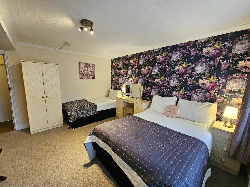 Standard Family Room image 1