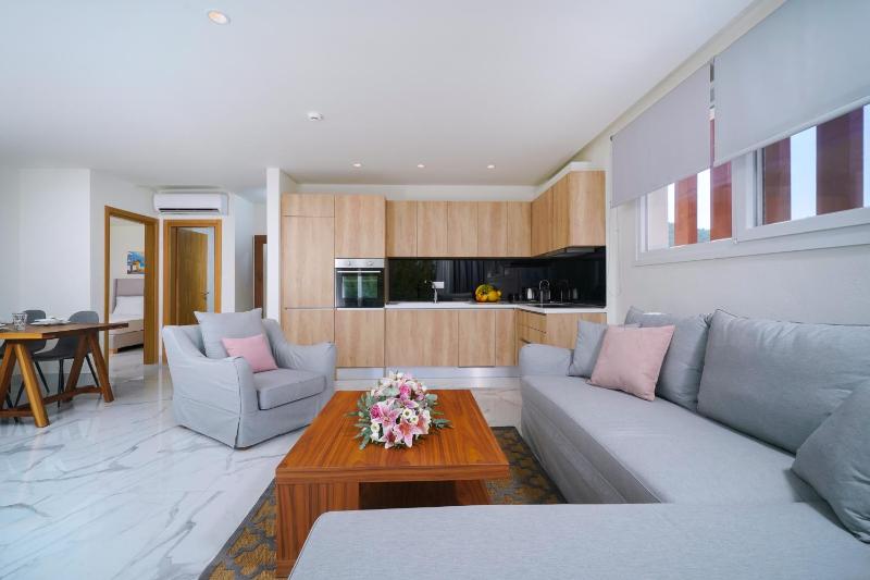 Three-Bedroom Apartment with Ocean View image 1