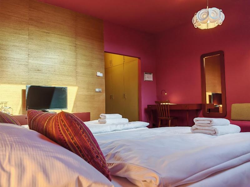 Economy Twin Room image 1