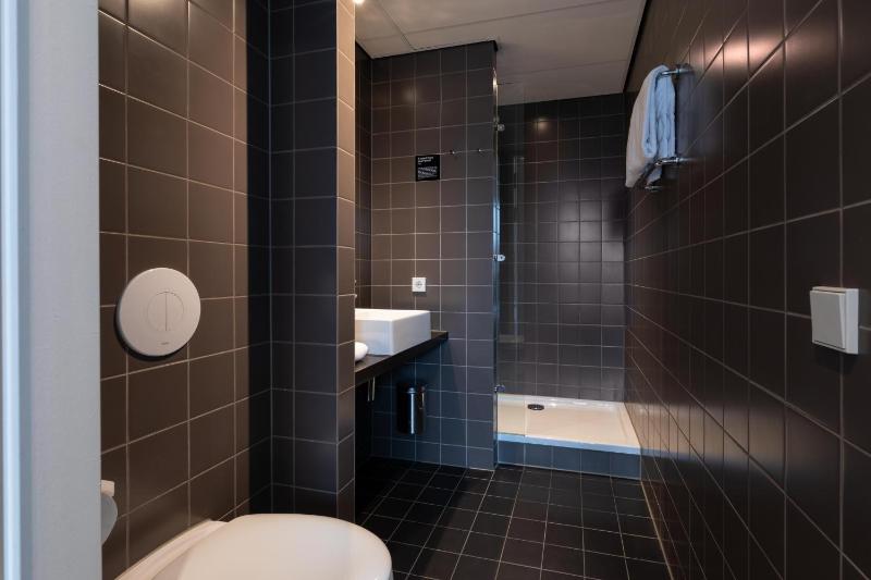 Double Room image 3