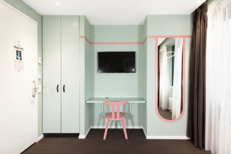 Twin Room image 3