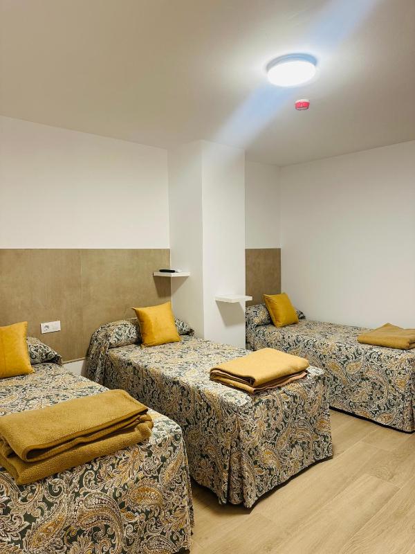 Triple Room with Private Bathroom image 2