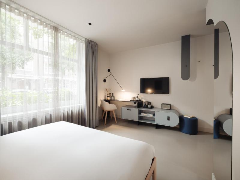 Double Room image 3