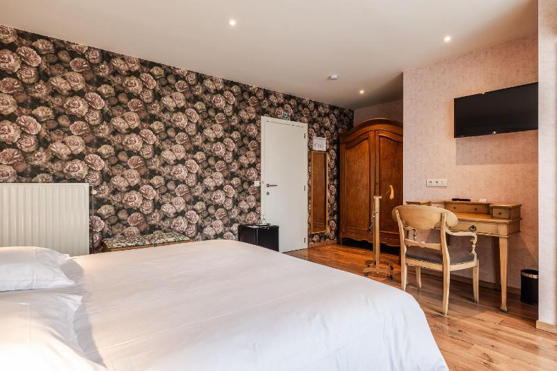 Double or Twin Room with Terrace image 4
