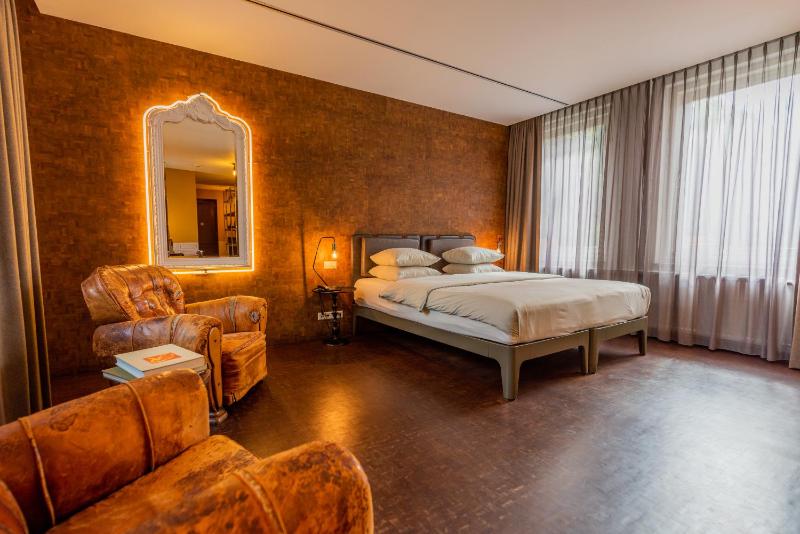 Suite image 2