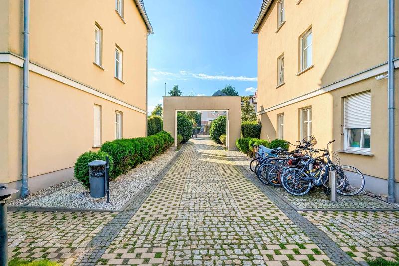 Sunny Apartment with Parking on the Green and Friendly Estate by Noclegi Renters - image 34