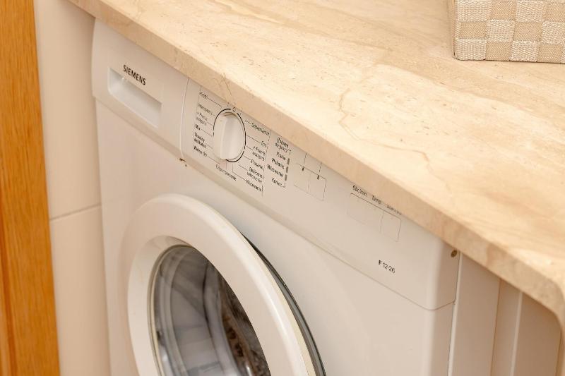 Sunny Apartment with Parking on the Green and Friendly Estate by Noclegi Renters - image 16
