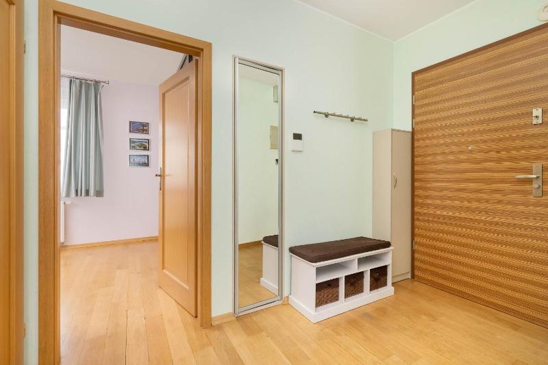 Sunny Apartment with Parking on the Green and Friendly Estate by Noclegi Renters - image 18
