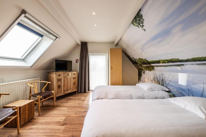 Luxury Quadruple Room image 4