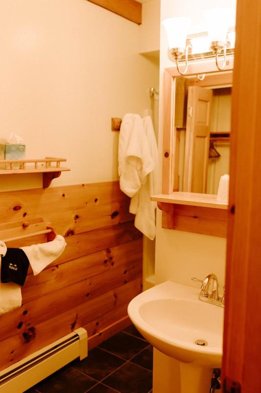 Deluxe Queen Room image 2