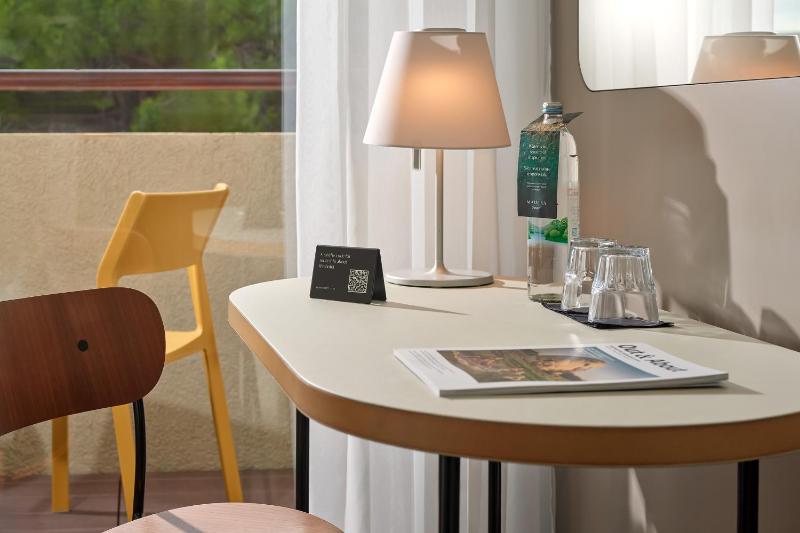 Standard Double Room image 4