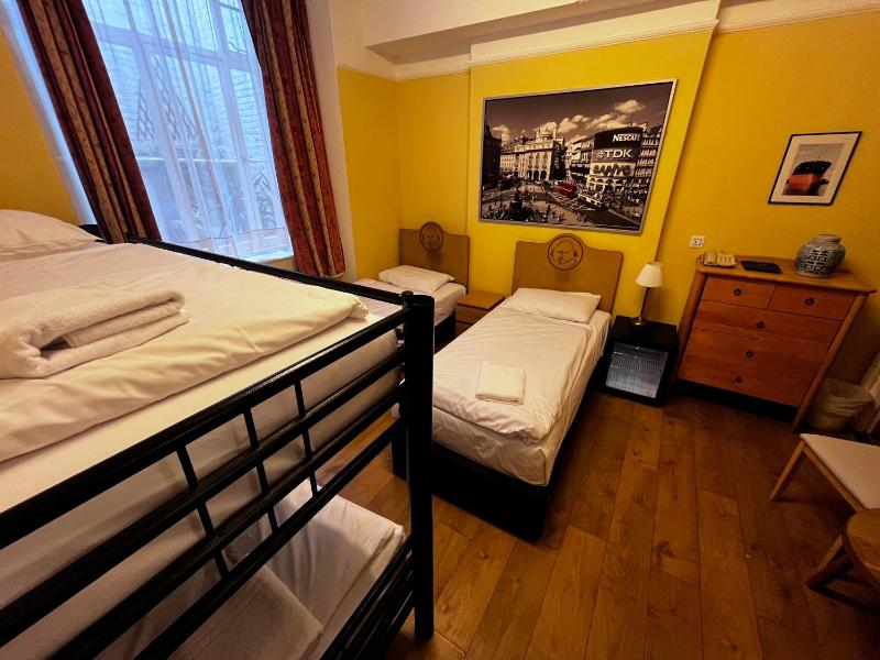 Quadruple Room image 2