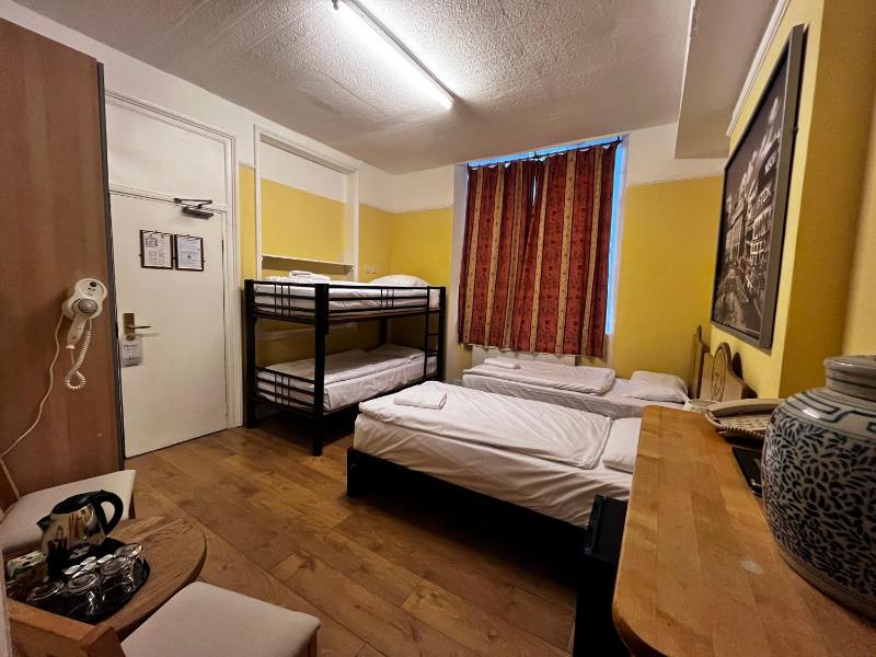 Quadruple Room image 3