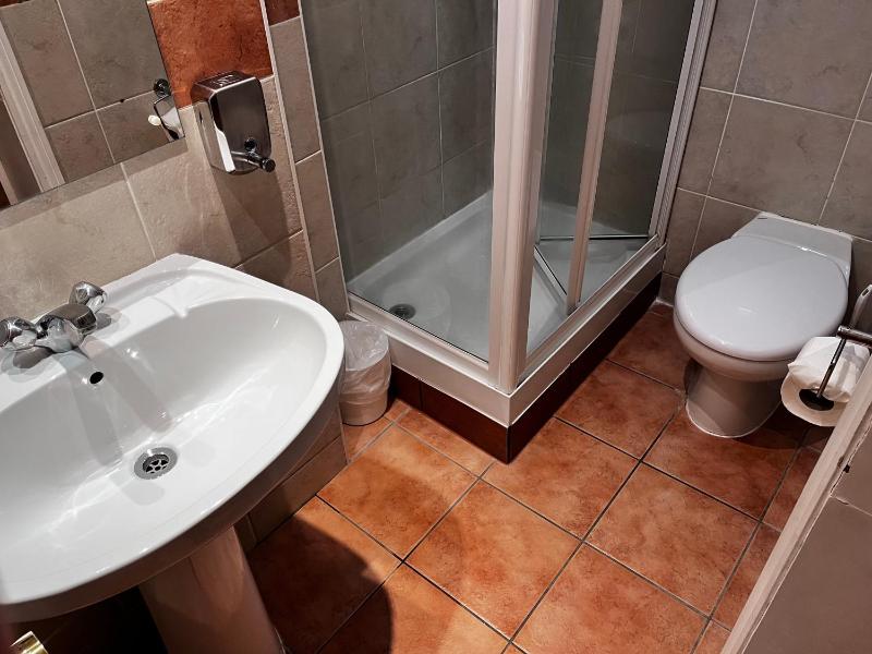 Quadruple Room image 4