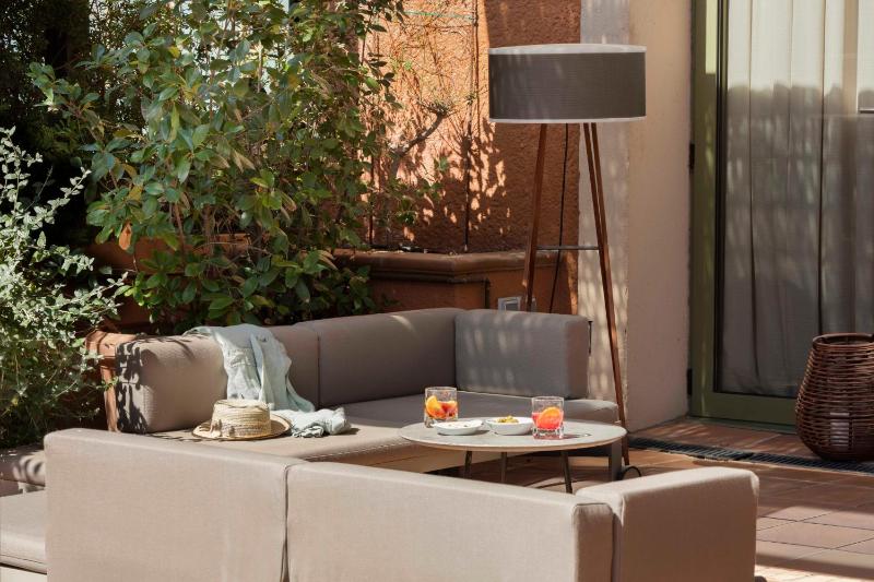 Garden Suite with Terrace image 1