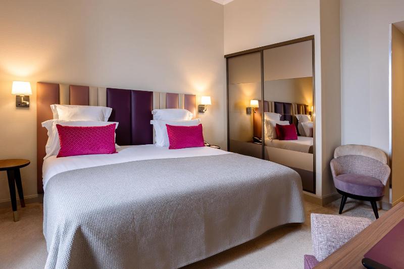 Suite with balcony and Sea View image 1