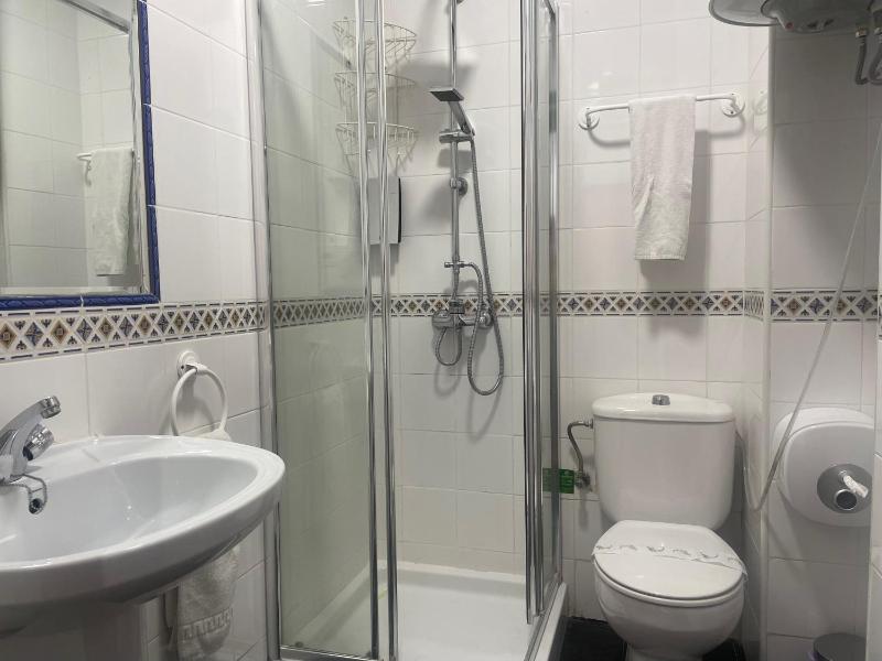 One-Bedroom Apartment image 4