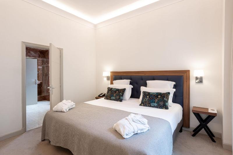 Suite with City View image 4