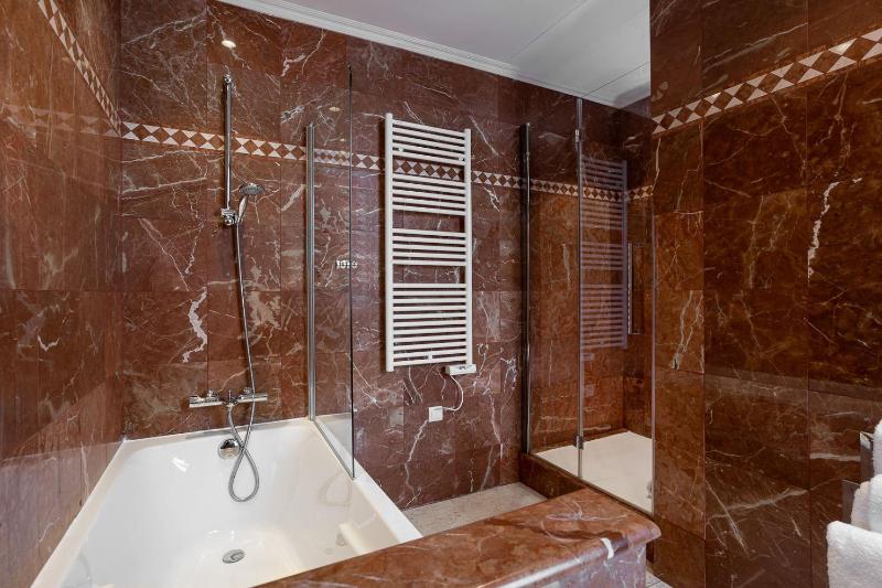 Suite with City View image 3