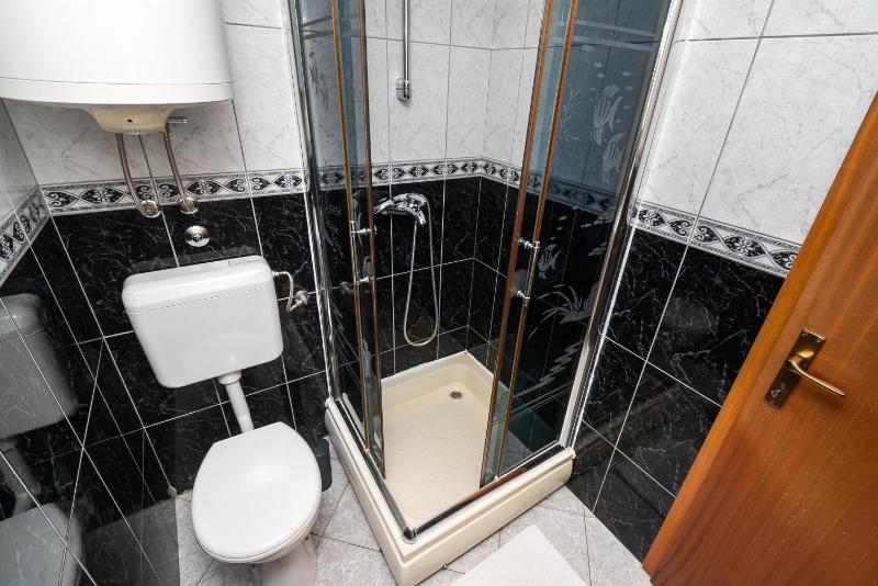 One-Bedroom Apartment image 4